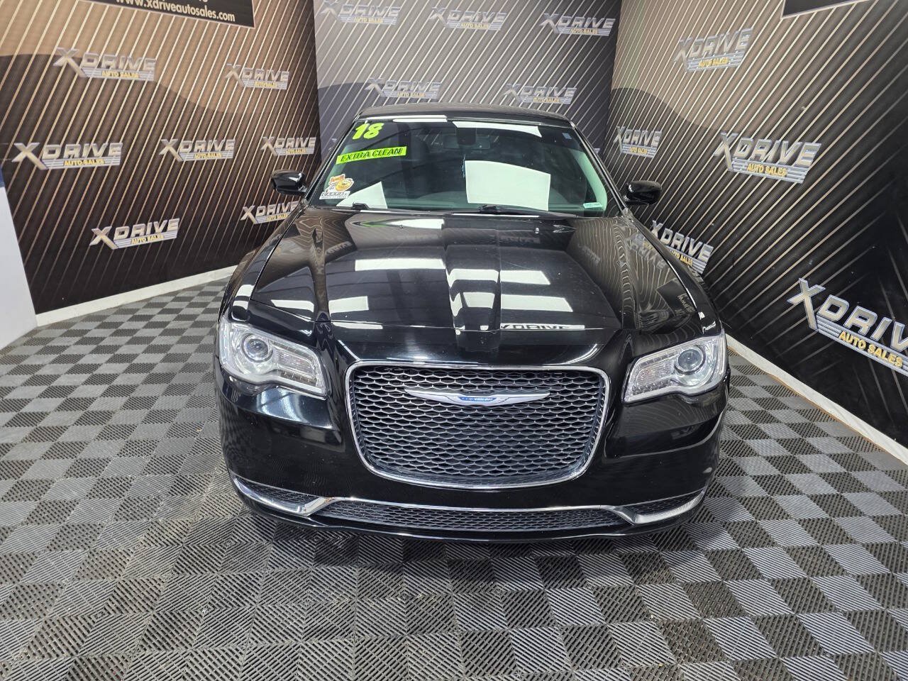 Used 2018 Chrysler 300 Touring L AWD/4WD image 5