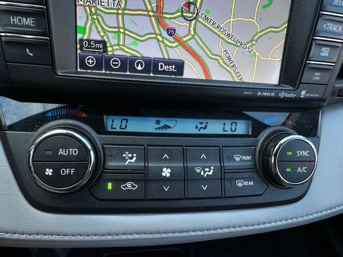 Used 2018 Toyota RAV4 Limited image 29