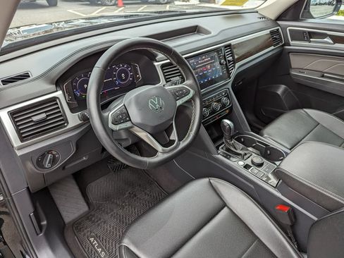 Used 2023 Volkswagen Atlas SE w/ Panoramic Sunroof Package AWD/4WD image 13