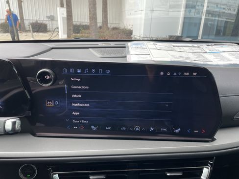 New 2025 Chevrolet Traverse LT w/ Enhanced Driving Package image 25