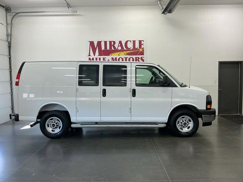Used 2025 GMC Savana 2500 w/ Driver Convenience Package RWD image 6