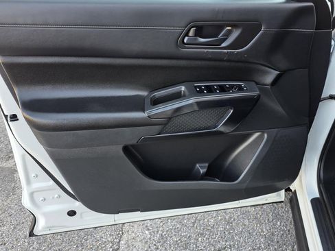 Used 2024 Nissan Pathfinder SV image 32