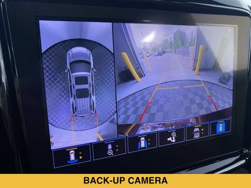 Used 2023 Chevrolet Traverse Premier AWD/4WD image 7