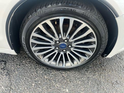 Used 2017 Ford Fusion SE w/ Equipment Group 202A AWD/4WD image 13