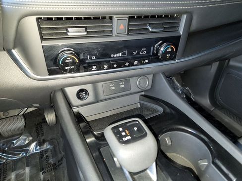 Used 2025 Nissan Rogue SV image 20