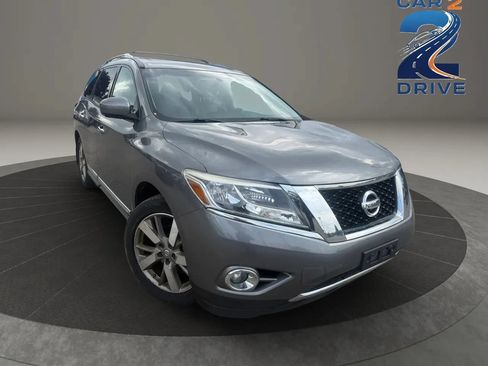Used 2016 Nissan Pathfinder Platinum w/ Family Entertainment Package AWD/4WD image 2