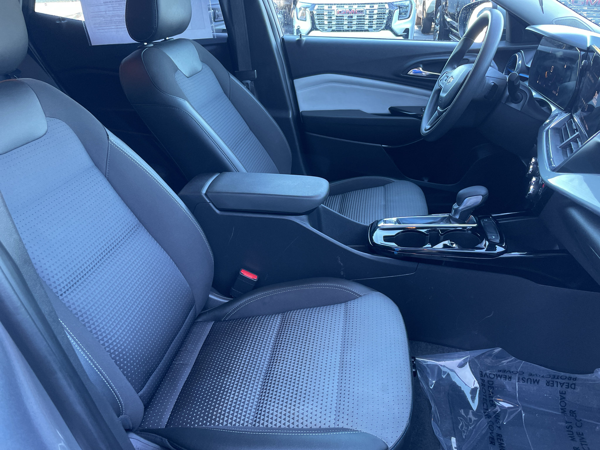 Certified 2025 Chevrolet Trax LT FWD image 13