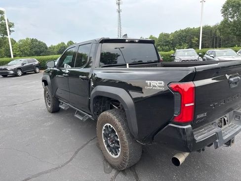 Used 2025 Toyota Tacoma TRD Off-Road AWD/4WD image 4