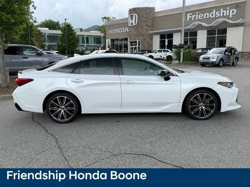 Used 2019 Toyota Avalon Touring w/ Advanced Safety Package FWD image 4