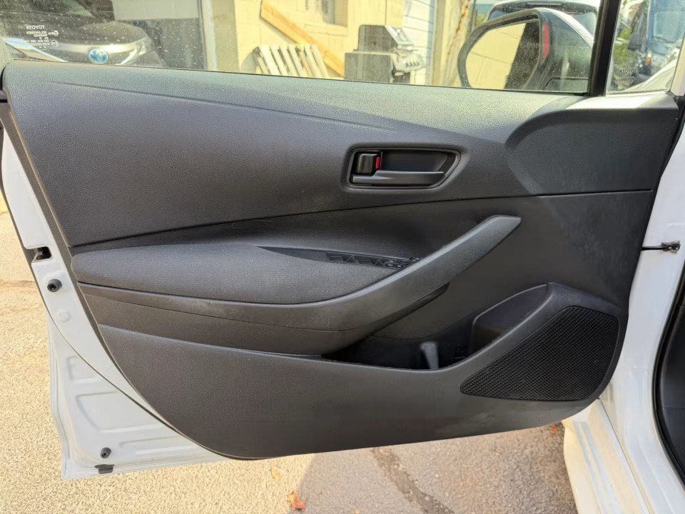 Used 2022 Toyota Corolla LE FWD image 15