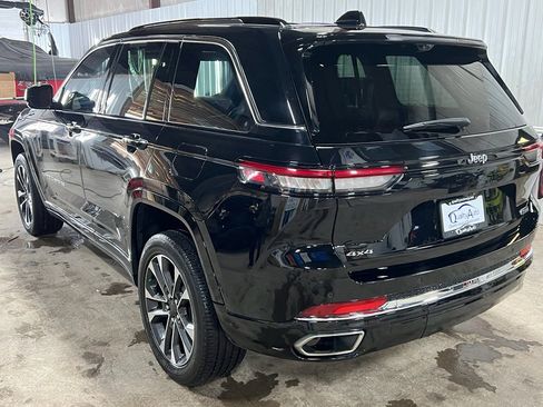 Used 2023 Jeep Grand Cherokee Overland w/ Advanced Protech Group III image 10