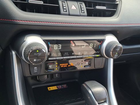 Used 2022 Toyota RAV4 XSE w/ Premium Package image 16