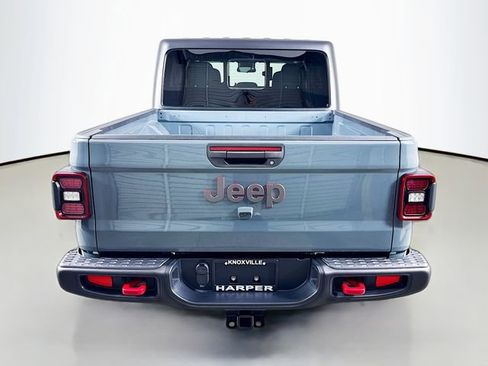 Used 2024 Jeep Gladiator Rubicon w/ Convenience Group AWD/4WD image 8