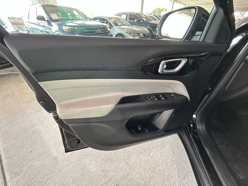 Used 2022 Jeep Compass Limited image 39