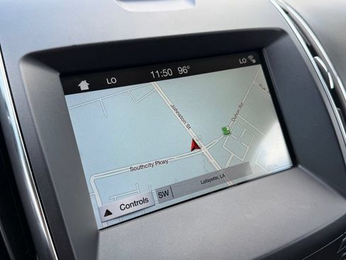 Used 2018 Ford Edge Titanium w/ Technology Package FWD image 15