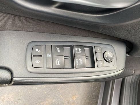 Used 2016 Jeep Cherokee Latitude w/ Cold Weather Group image 19