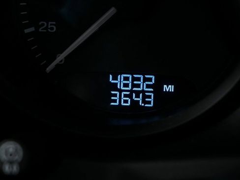 Certified 2025 Porsche Macan image 12