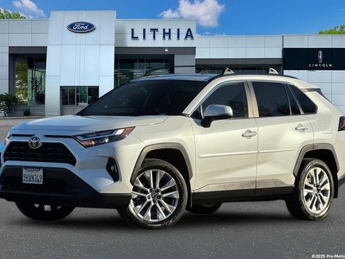 Used 2023 Toyota RAV4 XLE Premium image 1