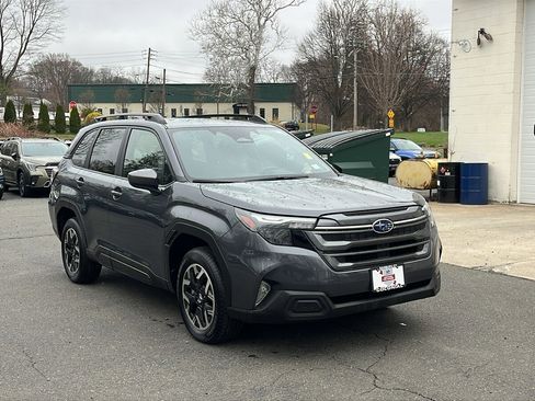 Certified 2025 Subaru Forester Premium image 3