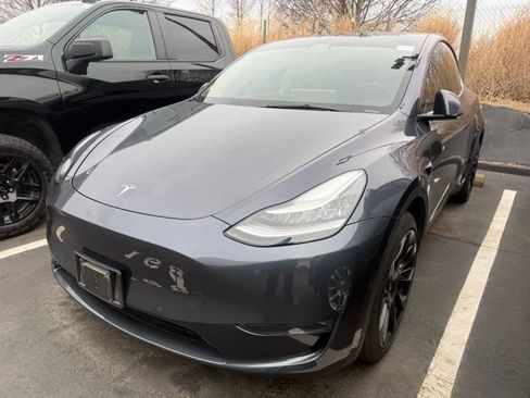 Used 2021 Tesla Model Y Long Range image 1