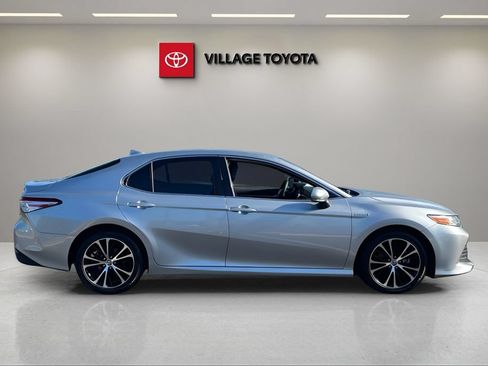 Certified 2020 Toyota Camry XLE FWD image 6