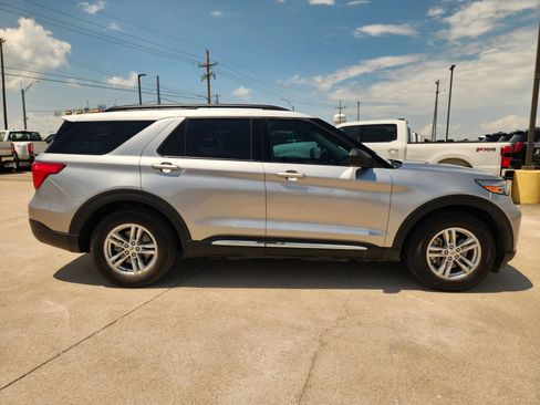 Used 2022 Ford Explorer XLT RWD image 7