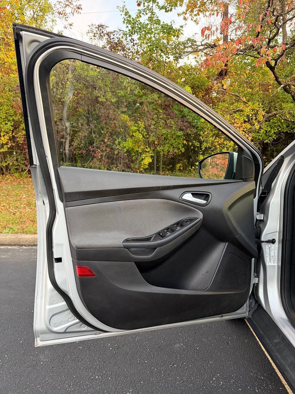 Used 2013 Ford Focus SE FWD image 11