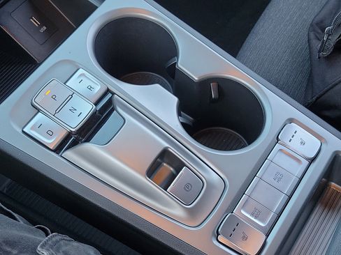 Used 2023 Hyundai Kona SE image 13