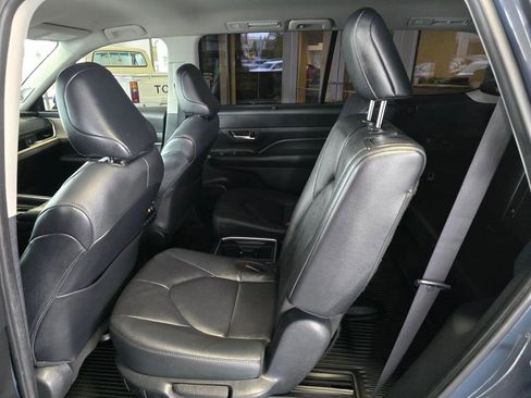 Used 2024 Toyota Grand Highlander AWD image 36