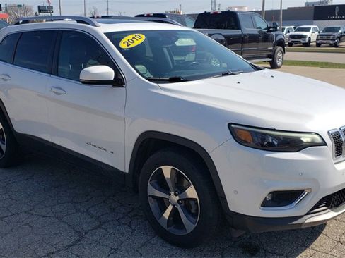 Used 2019 Jeep Cherokee Limited w/ Technology Group image 2