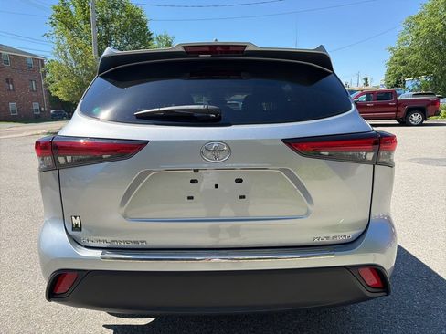 Used 2023 Toyota Highlander XLE w/ Protection Package #3 (TMS) AWD/4WD image 4