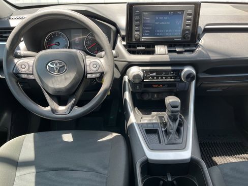 Used 2022 Toyota RAV4 LE FWD image 19