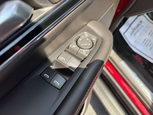 Used 2025 GMC Yukon Elevation AWD/4WD image 11