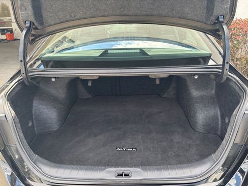 Used 2025 Nissan Altima 2.5 SV FWD image 32
