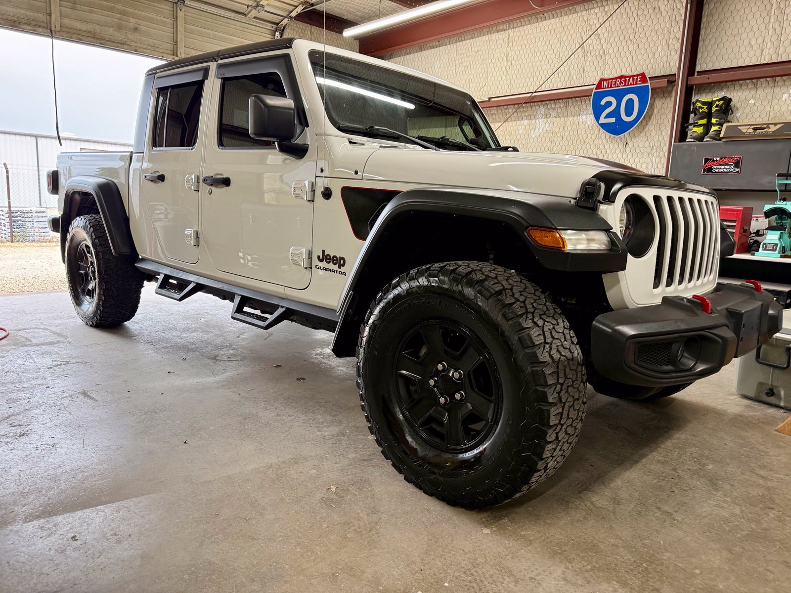 Used 2020 Jeep Gladiator Rubicon w/ Trailer Tow Package AWD/4WD image 1