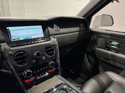 Used 2020 Rolls-Royce Cullinan AWD/4WD image 37