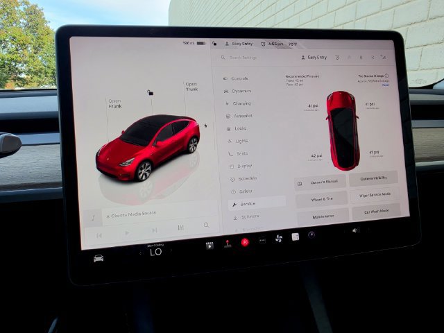 Used 2024 Tesla Model Y Long Range AWD/4WD image 58