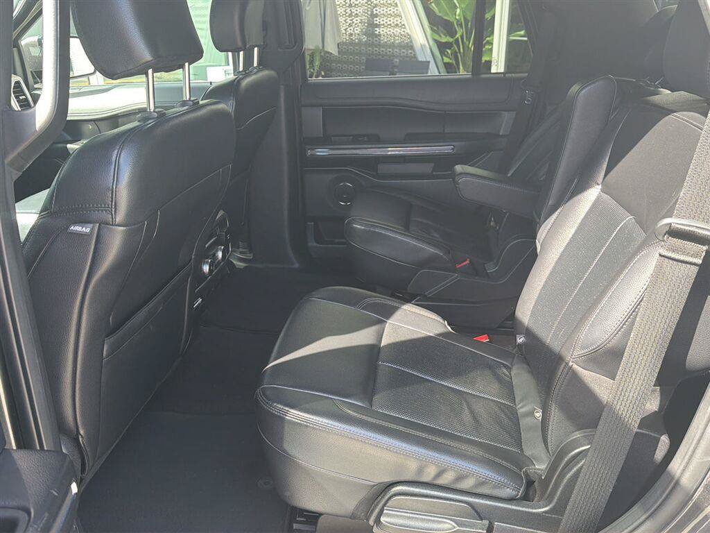 Used 2020 Ford Expedition XLT w/ Equipment Group 202A AWD/4WD image 13