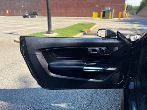 Used 2018 Ford Mustang GT Premium w/ GT Performance Package RWD image 8