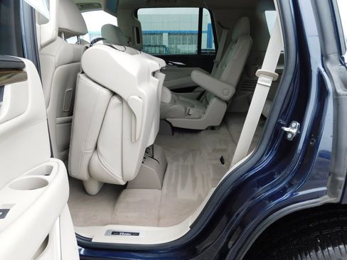 Used 2020 Cadillac Escalade Luxury w/ LPO, Radiant Package AWD/4WD image 35