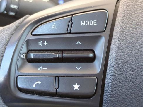 Certified 2023 Hyundai Venue SE FWD image 30