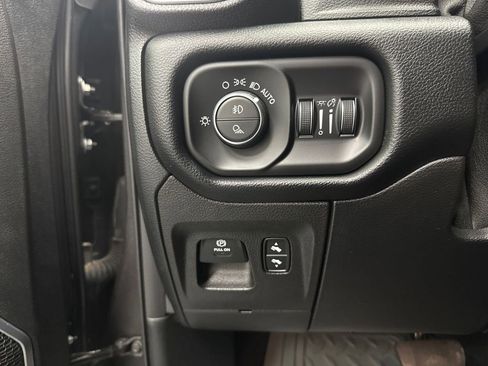 Used 2021 RAM 1500 Laramie w/ Off Road Group AWD/4WD image 11