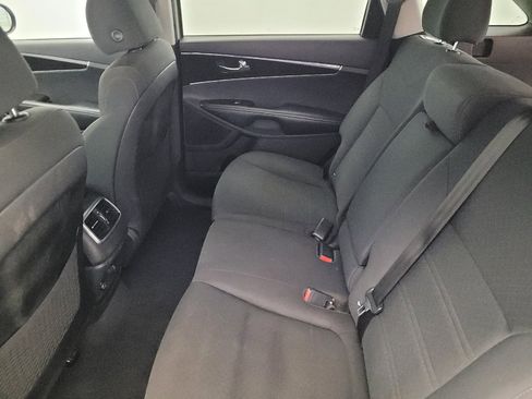 Used 2020 Kia Sorento FWD V6 image 18