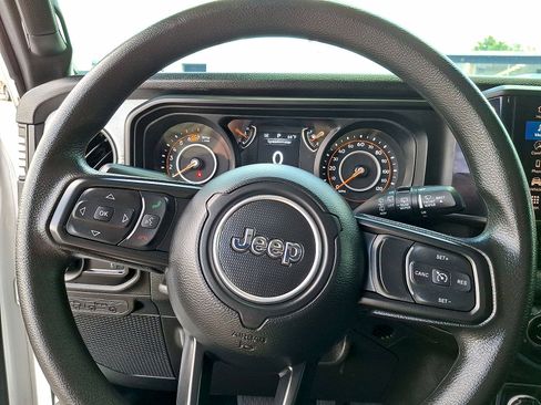 Used 2024 Jeep Wrangler Unlimited Sport AWD/4WD image 16