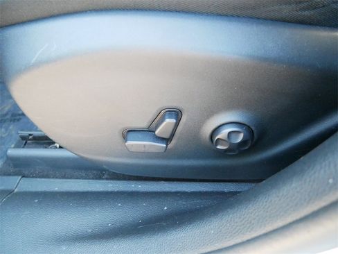 Used 2019 Jeep Cherokee Limited image 15