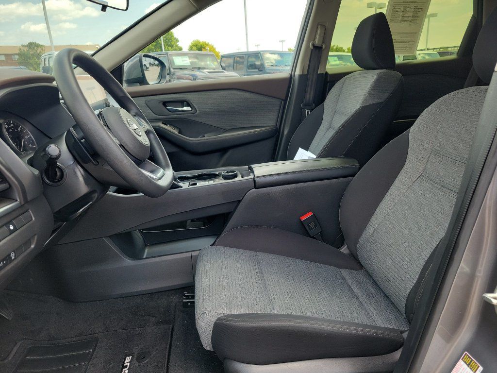 Used 2023 Nissan Rogue SV AWD/4WD image 16