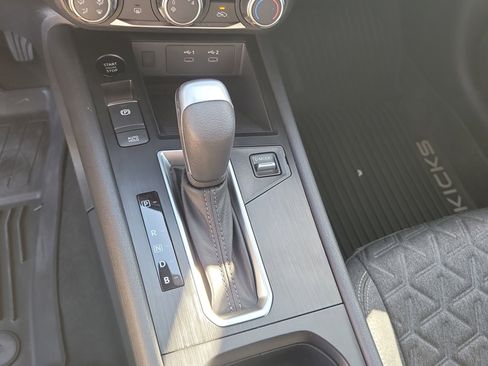 Used 2025 Nissan Kicks SV image 25