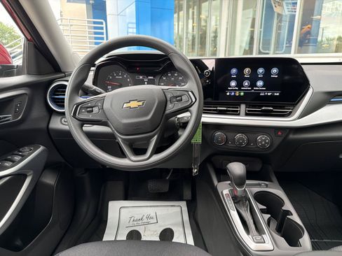 Used 2026 Chevrolet Trax LS w/ LS Convenience Package FWD image 13