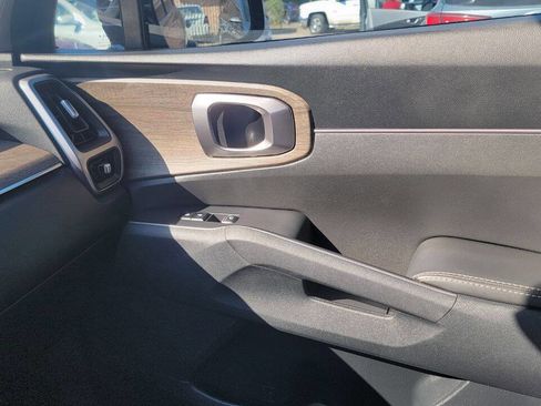 Used 2023 Kia Sorento EX image 23