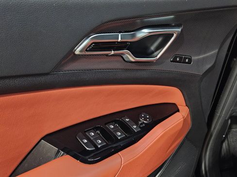 Used 2025 Kia Sportage SX image 21